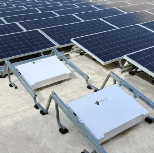 Bild: Batterie Integration auf Panel Ebene verspricht Einsparungen von 40 Prozent bei Solar plus Speicher