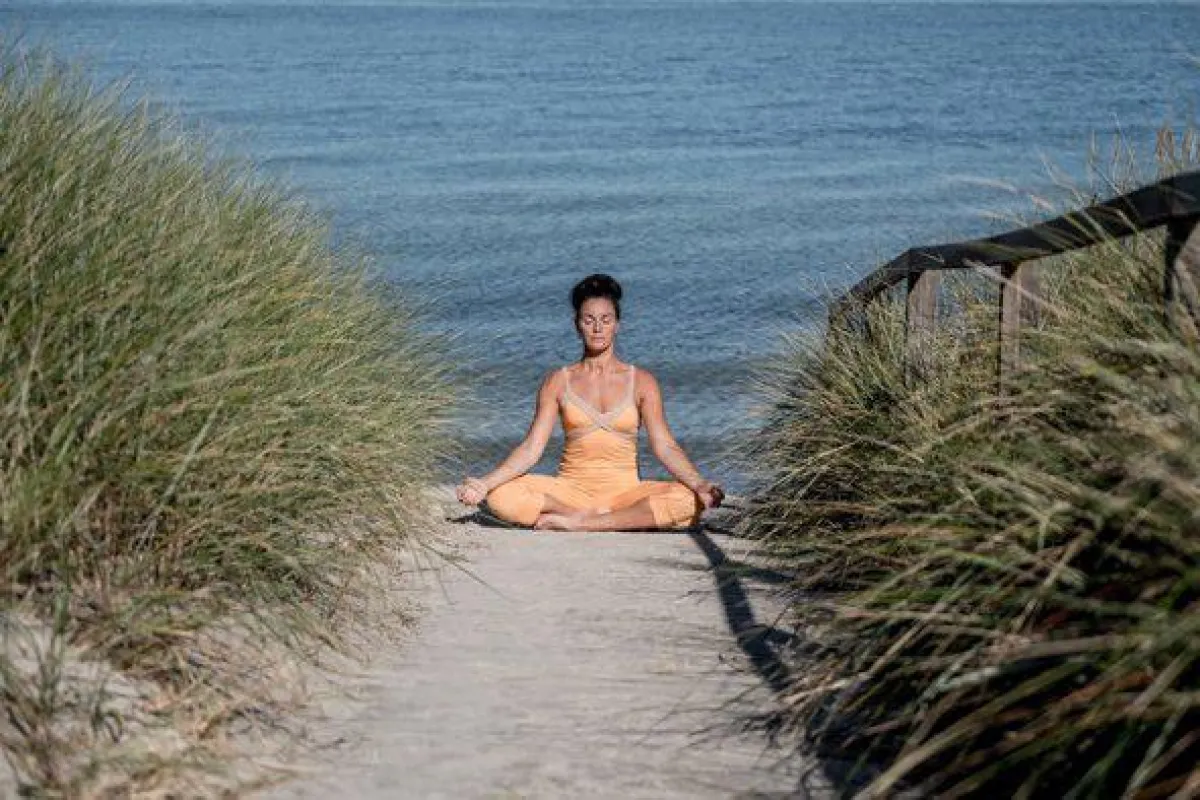Yoga am Meer (c) strandhotel-ostsee.de