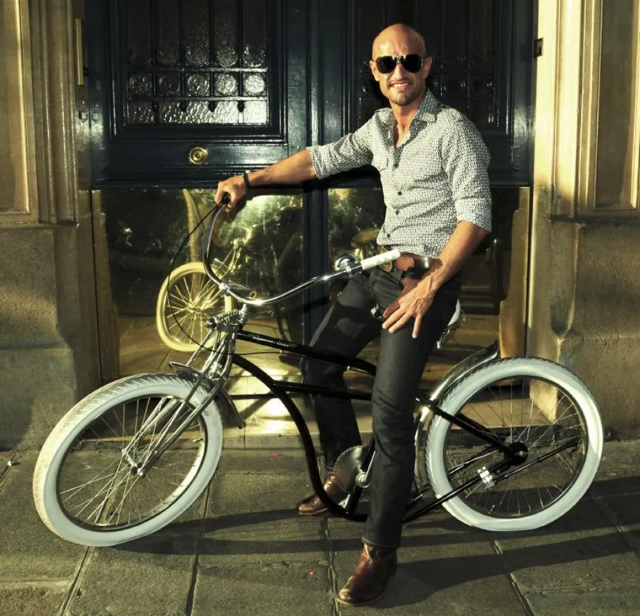 Germany´s Next Topmodel Juror Peyman auf seinem PG-Bike