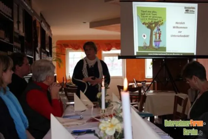 Bild: Erste UnternehmBAR! in 2013 fand regen Anklang