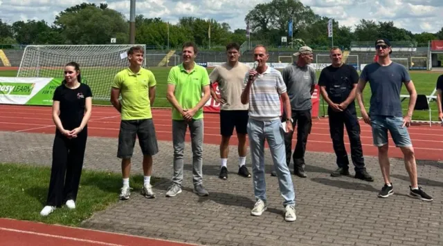 Bild: easyLEARN Nachhilfe Dessau-Roßlau unterstützt Mini-WM der Grundschulen im Paul-Greifzu-Stadion