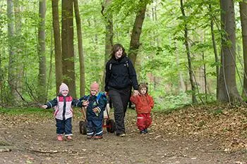 Bild: Frühstück unter freiem Himmel - Besuchertage in den Waldkindergärten