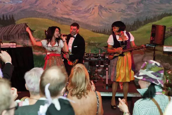 Beste Stimmung beim „Hüttenzauber“ der Gerresheimer Bürgerwehr Bild: Beste Stimmung beim „Hüttenzauber“ der Gerresheimer Bürgerwehr