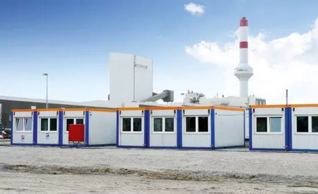 50-teilige Containeranlage für Glaswerk-Sanierung Bild: 50-teilige Containeranlage für Glaswerk-Sanierung