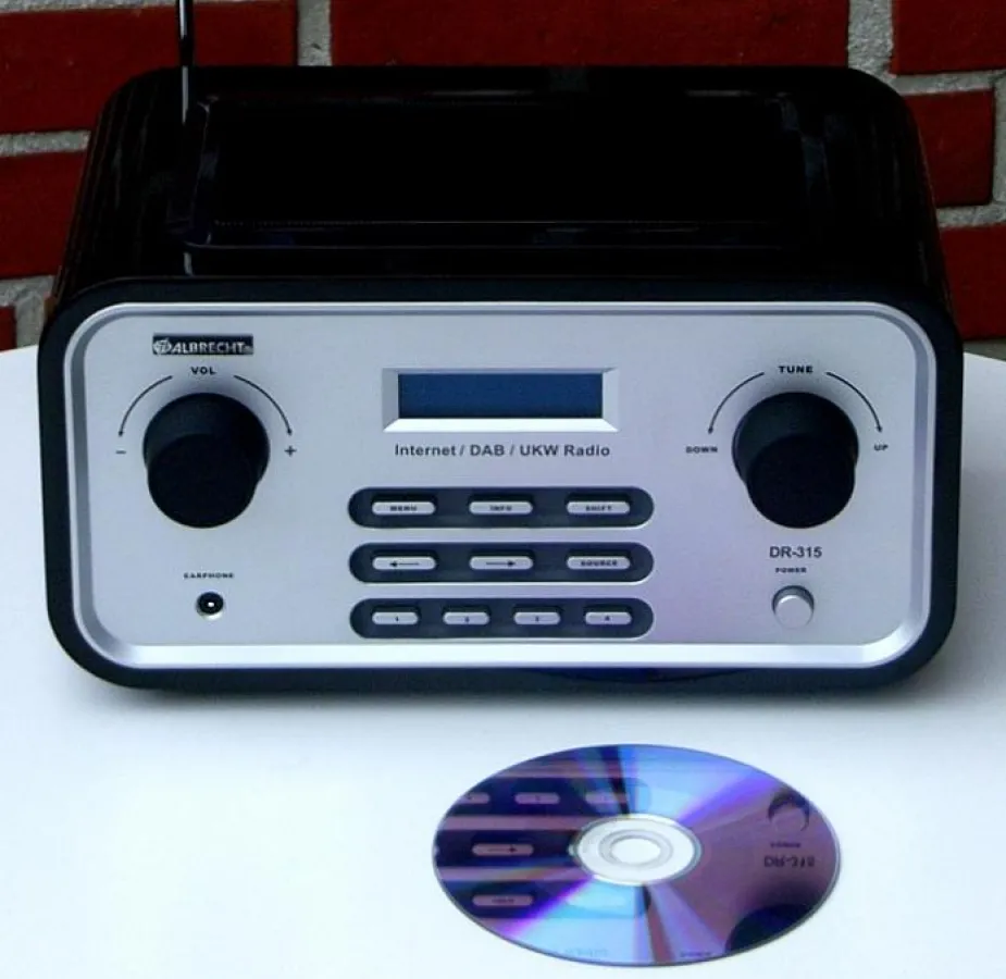 Sieht gut aus und liefert einen satten Sound: das Multimoderadio Albrecht DR 315. Foto: Hurcks