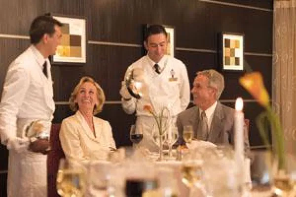 Bild: Zwei neue Traumreisen für 2010 auf dem Kreuzfahrtschiff SEVEN SEAS MARINER zu den Perlen des Indischen Ozeans