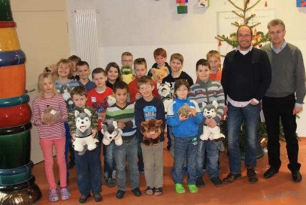 Bild: Kuscheltiere für Schüler/innen der Hundertwasser-Förderschule Gütersloh