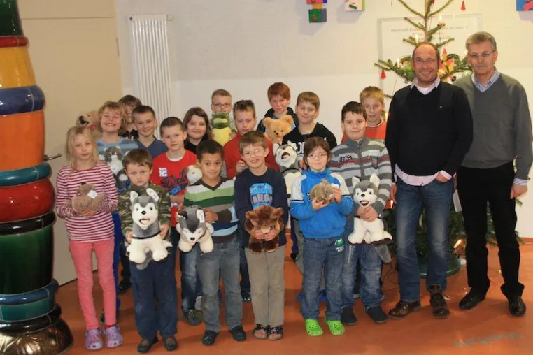 Kuscheltiere für Schüler/innen der Hundertwasser-Förderschule Gütersloh Bild: Kuscheltiere für Schüler/innen der Hundertwasser-Förderschule Gütersloh