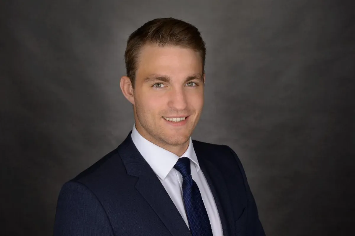 Dominik K. Maurer - Senior Consultant Investment