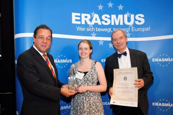 Bild: Internationaler Austausch gewürdigt: FH Frankfurt erhält Erasmus-Qualitätssiegel 2013