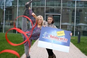 Magdalena Brzeska und Galina Sauchyts bei Holiday on Ice in Mannheim Bild: Magdalena Brzeska und Galina Sauchyts bei Holiday on Ice in Mannheim