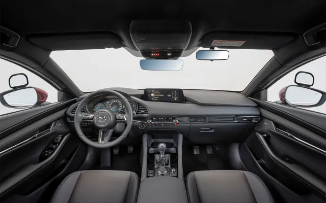 Bild: Fahren lernen mit INTAX und Mazda: Kooperation im Bereich Fahrschulfahrzeuge