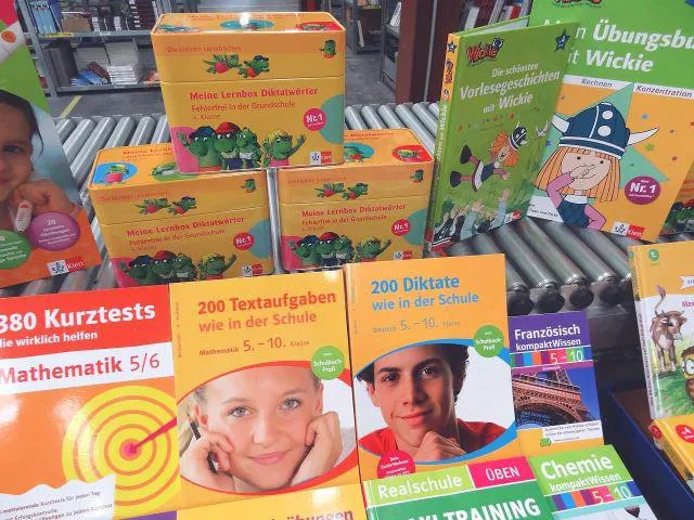 Bild: Zum neuen Schuljahr: Klett-Lernhilfen und PONS-Sprachtrainer bei Arvelle