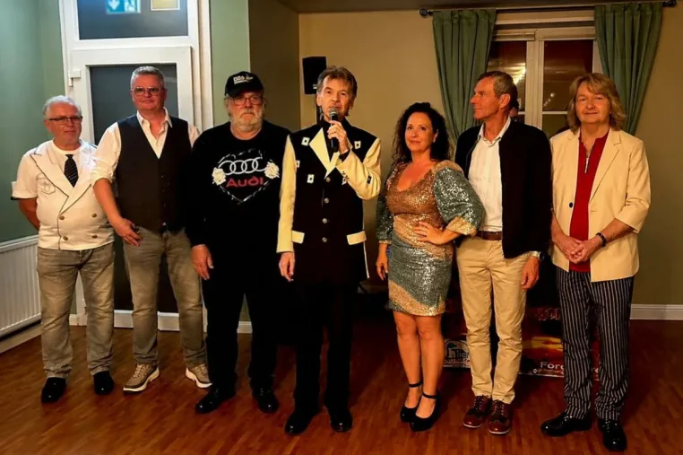 Mike Dee und seine Schlager- und Oldieparty mit Live-Premieren Bild: Mike Dee und seine Schlager- und Oldieparty mit Live-Premieren