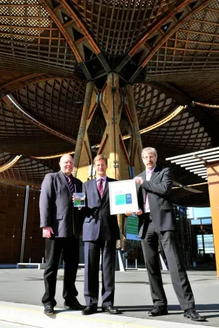 Bild: Mit dem Expo-Dach 700-mal um die Erde