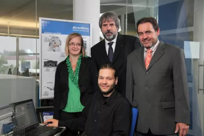 Bild: MicroNova begrüßt 100. Mitarbeiter