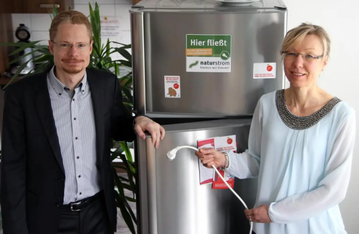 Oliver Hummel, NATURSTROM AG, und Maria-Elisabeth Lang, Katholischer Sozialdienst e.V.
