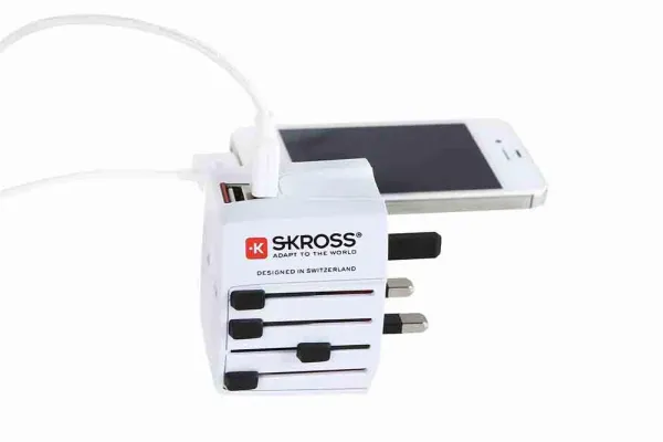 3in1 mit dem World Adapter MUV USB von SKROSS Bild: 3in1 mit dem World Adapter MUV USB von SKROSS