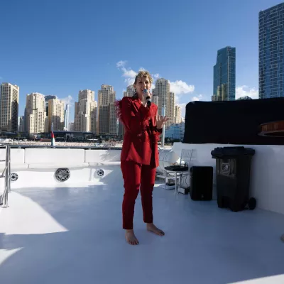 Bild: Wellen des Erfolgs: Miriam Oberstaller glänzt beim Internationalen Speaker Slam in Dubai