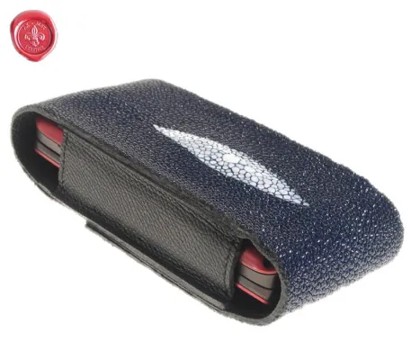 Bild: Lederetuis der Kollektion AX-ALEX verleihen Handys ein unverwechselbares Aussehen