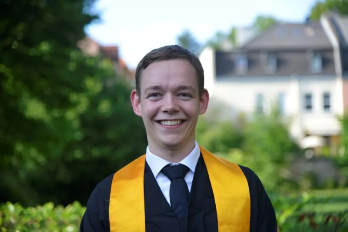 Der 2500. Bachelor-Absolvent der EUFH.