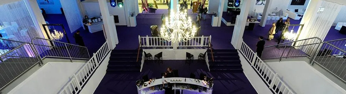 Lounge-Atmosphäre im RÖDER-Zelt zum CHI Genf (Foto: Pius Koller)