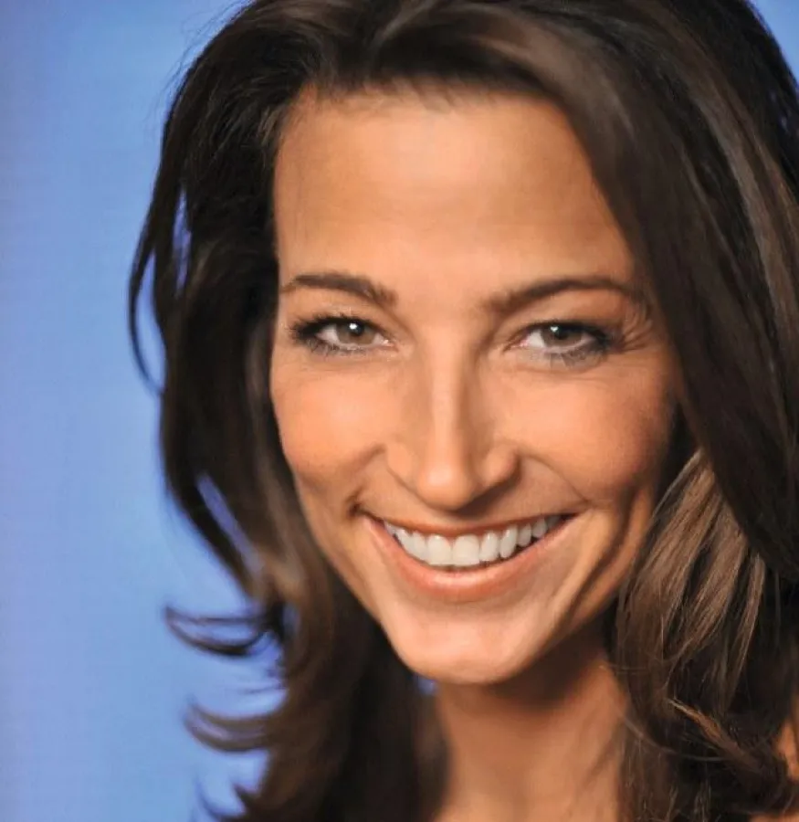 TV-Moderatorin Silvia Incardona präsentiert die aktuellen Wirtschaftsnews bei FINANCE-TV.