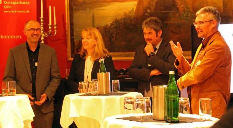 "Ludwigs im podium49": Erster Netzwerkabend macht Lust auf mehr Bild: "Ludwigs im podium49": Erster Netzwerkabend macht Lust auf mehr