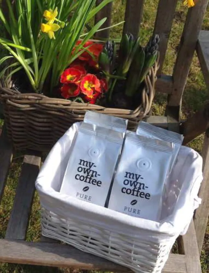 edle Kaffeebohnen im Körbchen zum Muttertag verschenken - ein Hochgenuss