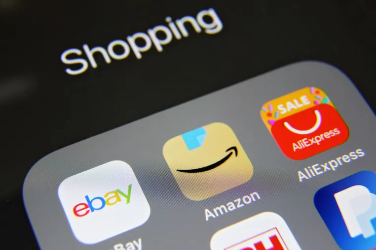 Die Bedeutung von Kunststoff im E-Commerce – Black Friday: Powered by Plastic Bild: Die Bedeutung von Kunststoff im E-Commerce – Black Friday: Powered by Plastic