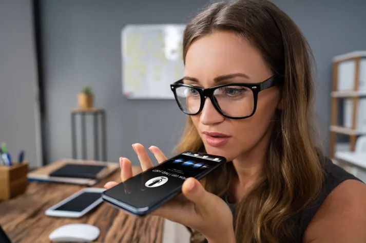 Bild: Voice Search revolutioniert SEO: Wie Unternehmen ihre Strategien anpassen müssen