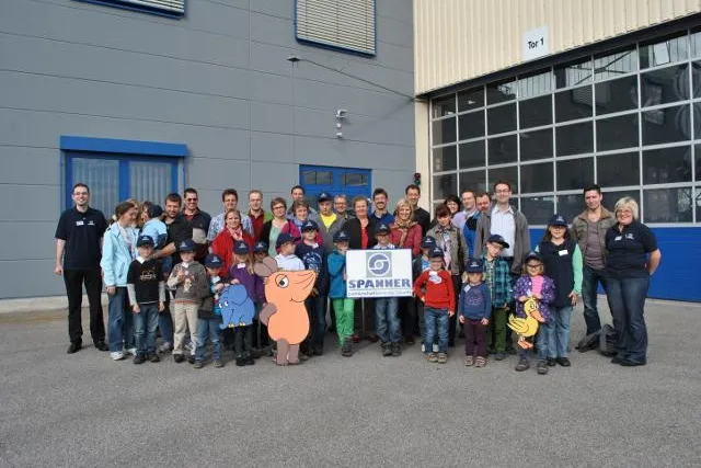 „Die Maus ist da“: Kinder stanzen, prägen, feilen und schmirgeln bei SPANNER Bild: „Die Maus ist da“: Kinder stanzen, prägen, feilen und schmirgeln bei SPANNER