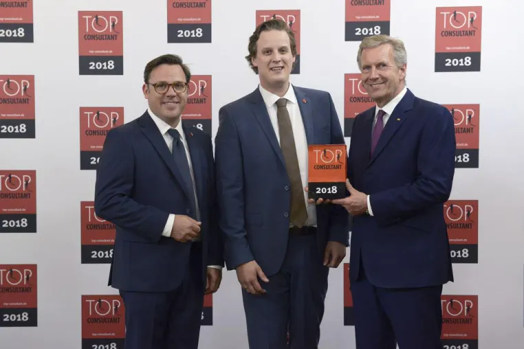 Bild: dchp® gehört zu den besten Beratern Deutschlands / Bundespräsident a. D. Christian Wulff gratuliert