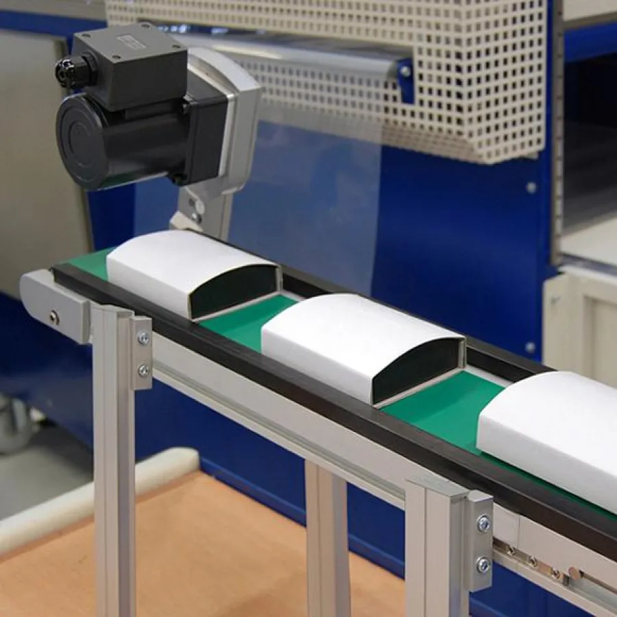 Das Basic-Transportband hat alle notwendigen Grundfunktionen ohne teures Zubehör