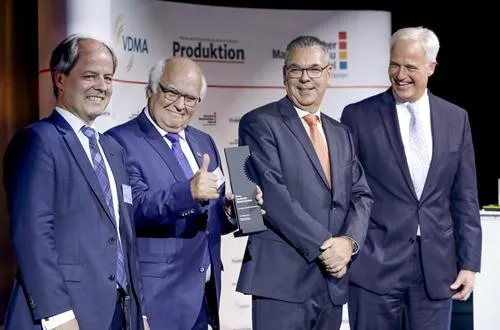Bild: Martin Herrenknecht erhält den Preis Deutscher Maschinenbau