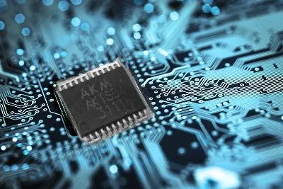 Bild: Atlantik Elektronik präsentiert den weltweit kleinsten kernlosen Stromsensor von AKM