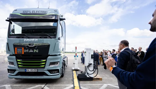 Bild: FRYTE Mobility zeigt ersten E-Truck-Ladevorgang mit automatisierter Reservierung