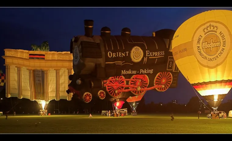 Bild: Die Kieler Woche hebt ab - Ministerpräsident steigt mit Brian Jones im Heißluftballon in die Lüfte