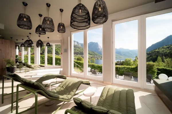 Bild: Siqual Design: STAN Beistelltische im neuen Ruhebereich des MONDI Resort Grundlsee