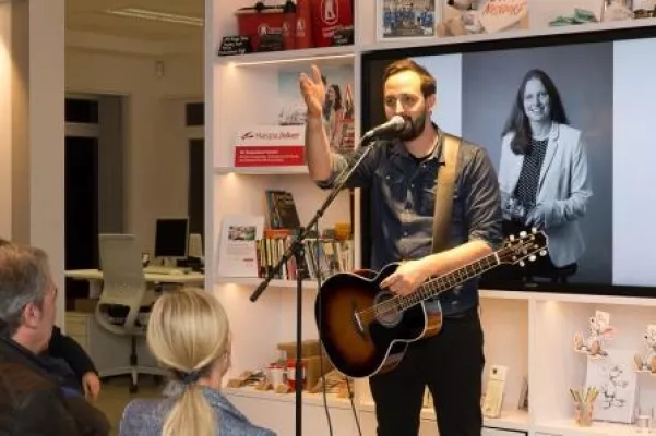 Bild: Netzwerk Flaschenpost: Gelungene Premiere für Portrait-Aktion „Menschen und ihre Passion“