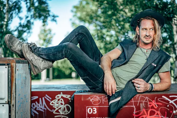 Bild: Norman Keil - Erstes Best of Album „Bunte 15“ und Supporttour bei Wingenfelder
