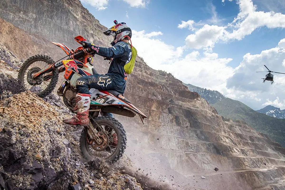Steil bergauf: Manuel Lettenbichler besteigt den Berg aus Eisen