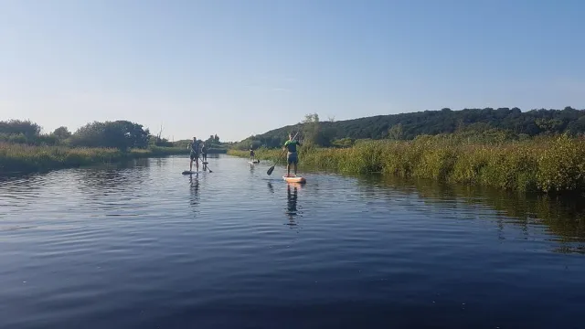 Bild: Vom entspannten Paddeln bis zum Fitnesskurs auf dem Wasser - Mit dem SUP-Board auf der Recknitz