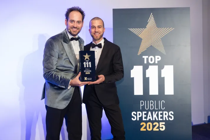 Ausgezeichnete Persönlichkeiten: TOP 111 Public Speaker Award 2025 für Kommunikationsexperten David Setka Bild: Ausgezeichnete Persönlichkeiten: TOP 111 Public Speaker Award 2025 für Kommunikationsexperten David Setka