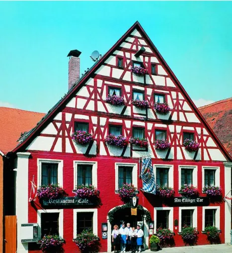 Bild: Seit zehn Jahren ist das Hotel „Am Ellinger Tor“ unter den TOP 10 der Beliebtesten Hotels Deutschlands