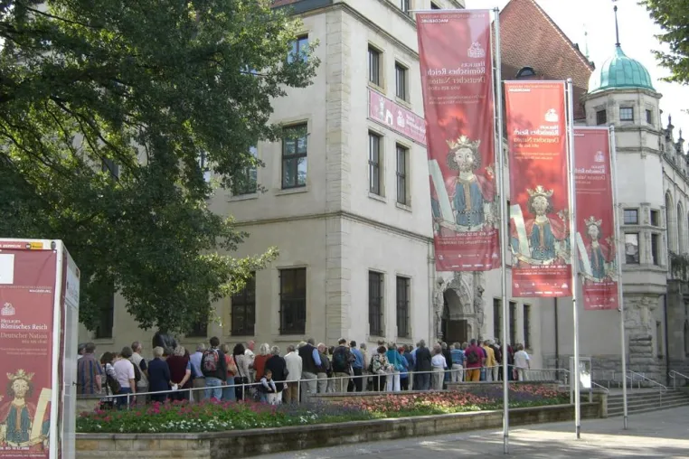 Bild: Überwältigendes Interesse an Mittelalterausstellung