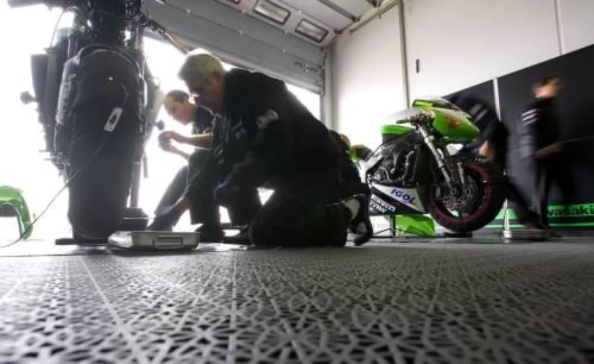 BMR Racing Team - Mechaniker in der Box