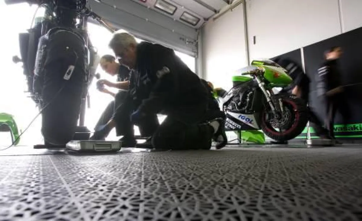 BMR Racing Team - Mechaniker in der Box