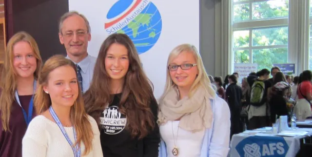 Seriöse Informationen zum Schüleraustausch: Führender Branchenverband DFH bei den AUF IN DIE WELT-Messen 2018 Bild: Seriöse Informationen zum Schüleraustausch: Führender Branchenverband DFH bei den AUF IN DIE WELT-Messen 2018