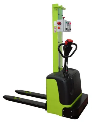 Bild: LogiMAT 2015 - S-ELEKTRONIK Fahrerlose Transportsysteme und der "Logistic-JET"